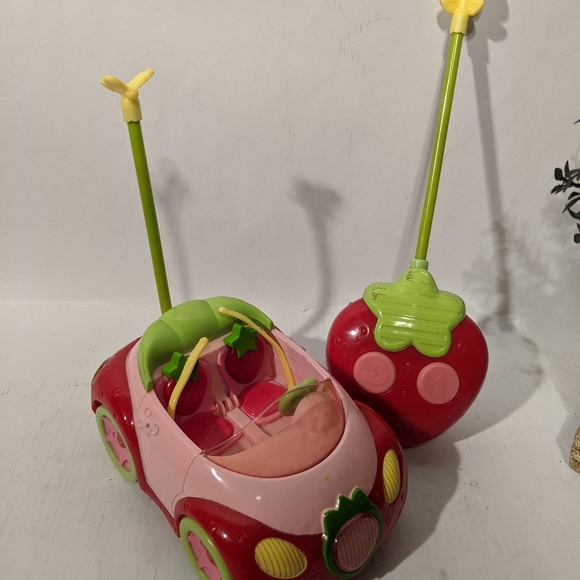 Strawberry Shortcake Remote control Car. 3 - Picture 4 of 4